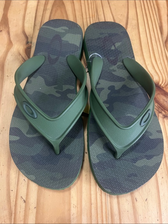 Oakley Shoes - Oakley Wave Point 2.0 Camouflage Flip Flops